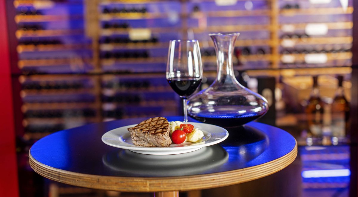 Pianobar Essen, Rindsfilet, Wein, Weinkeller