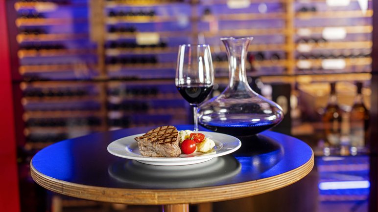 Pianobar Essen, Rindsfilet, Wein, Weinkeller